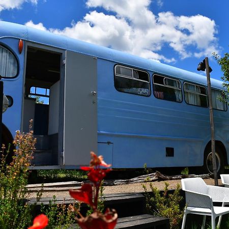Evi The School Bus At Oromahoe Downs Farm Puketona Exteriör bild