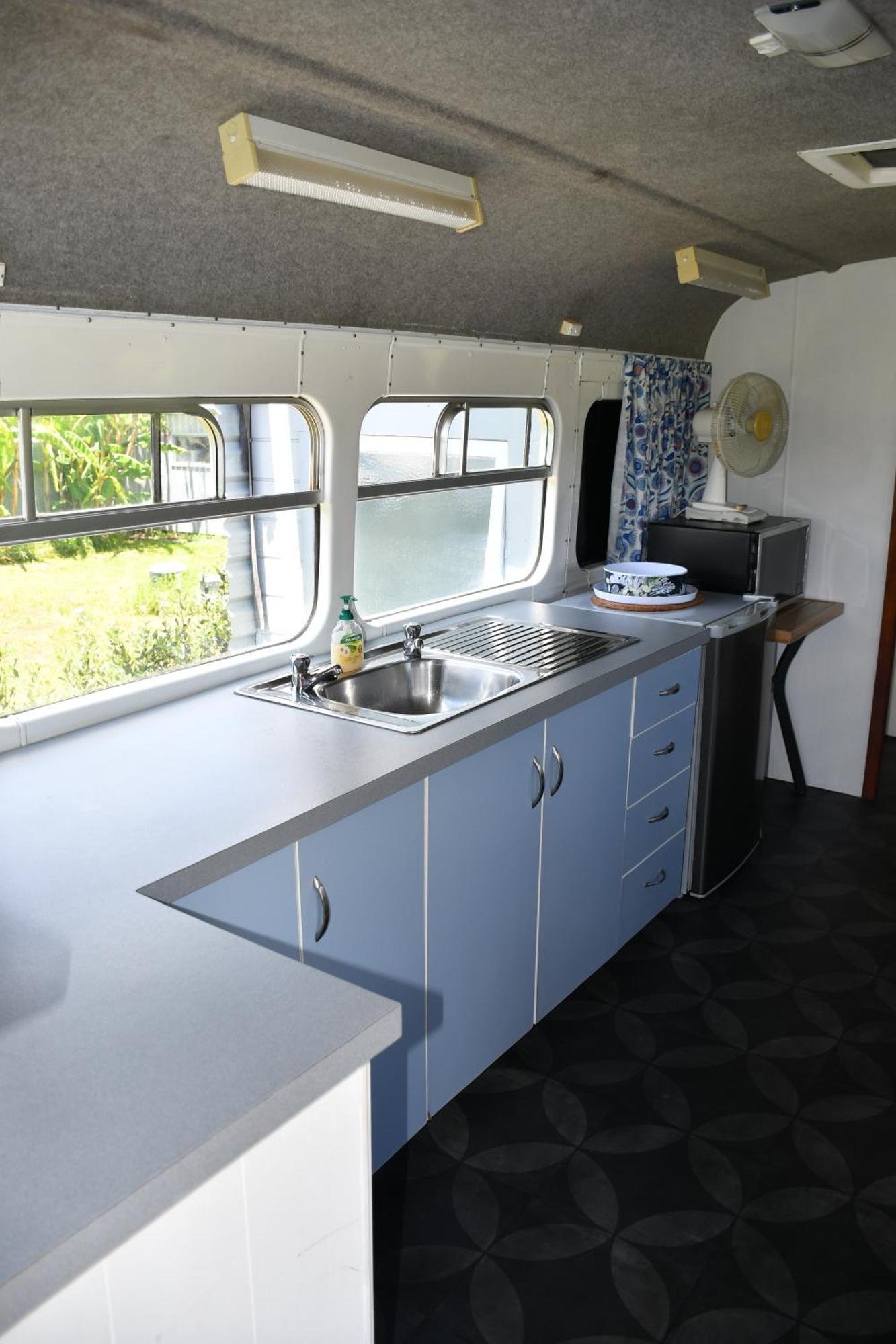 Evi The School Bus At Oromahoe Downs Farm Puketona Exteriör bild